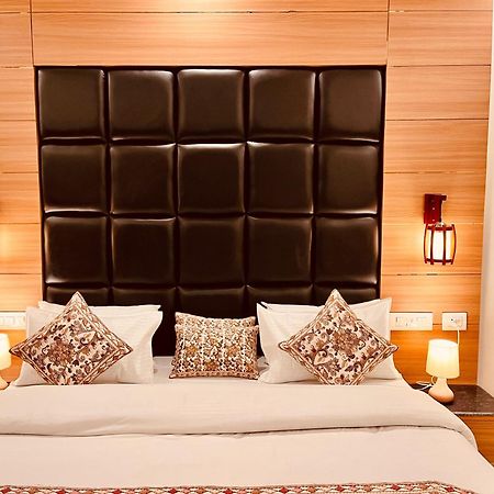 Hotel Classic Crown - #Scenic Mountain View #Open Terrace #Parking #Premium Rooms With Balcony #Guest Preferred #Best Selling Hotel In Mussoorie Exteriér fotografie