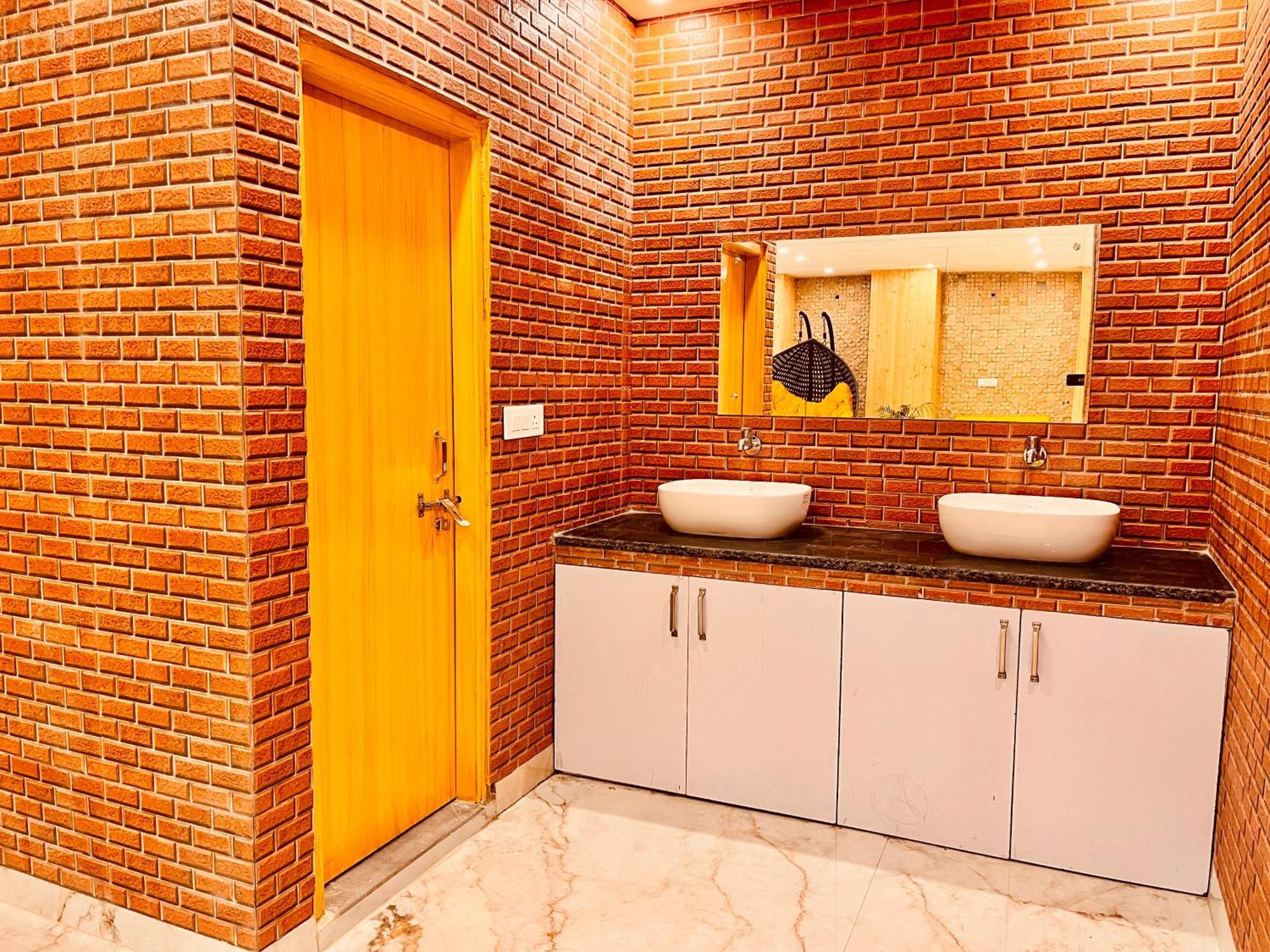 Hotel Classic Crown - #Scenic Mountain View #Open Terrace #Parking #Premium Rooms With Balcony #Guest Preferred #Best Selling Hotel In Mussoorie Exteriér fotografie