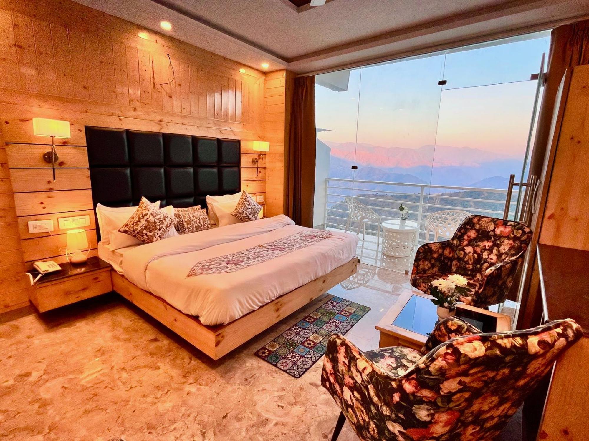 Hotel Classic Crown - #Scenic Mountain View #Open Terrace #Parking #Premium Rooms With Balcony #Guest Preferred #Best Selling Hotel In Mussoorie Exteriér fotografie