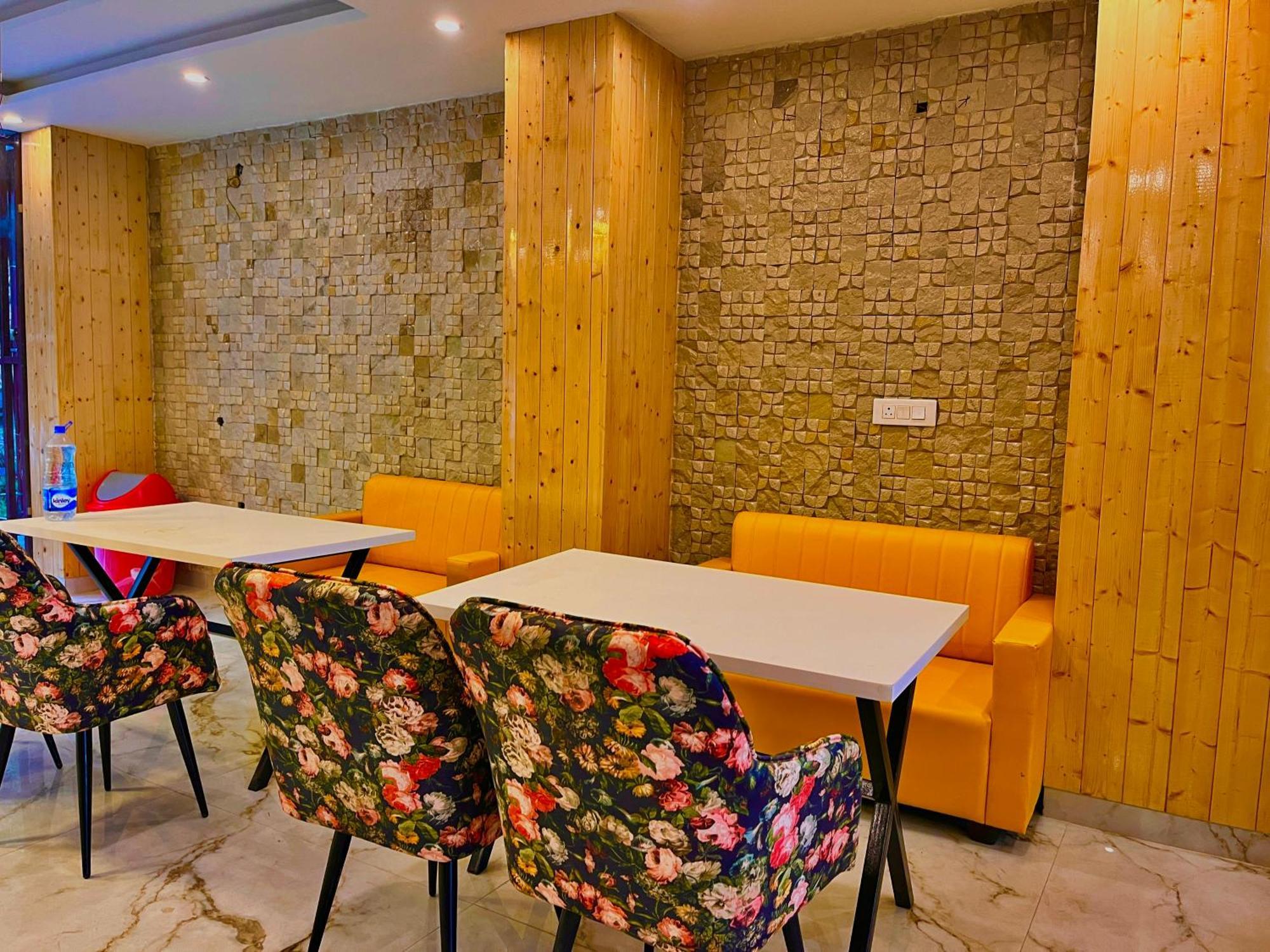 Hotel Classic Crown - #Scenic Mountain View #Open Terrace #Parking #Premium Rooms With Balcony #Guest Preferred #Best Selling Hotel In Mussoorie Exteriér fotografie