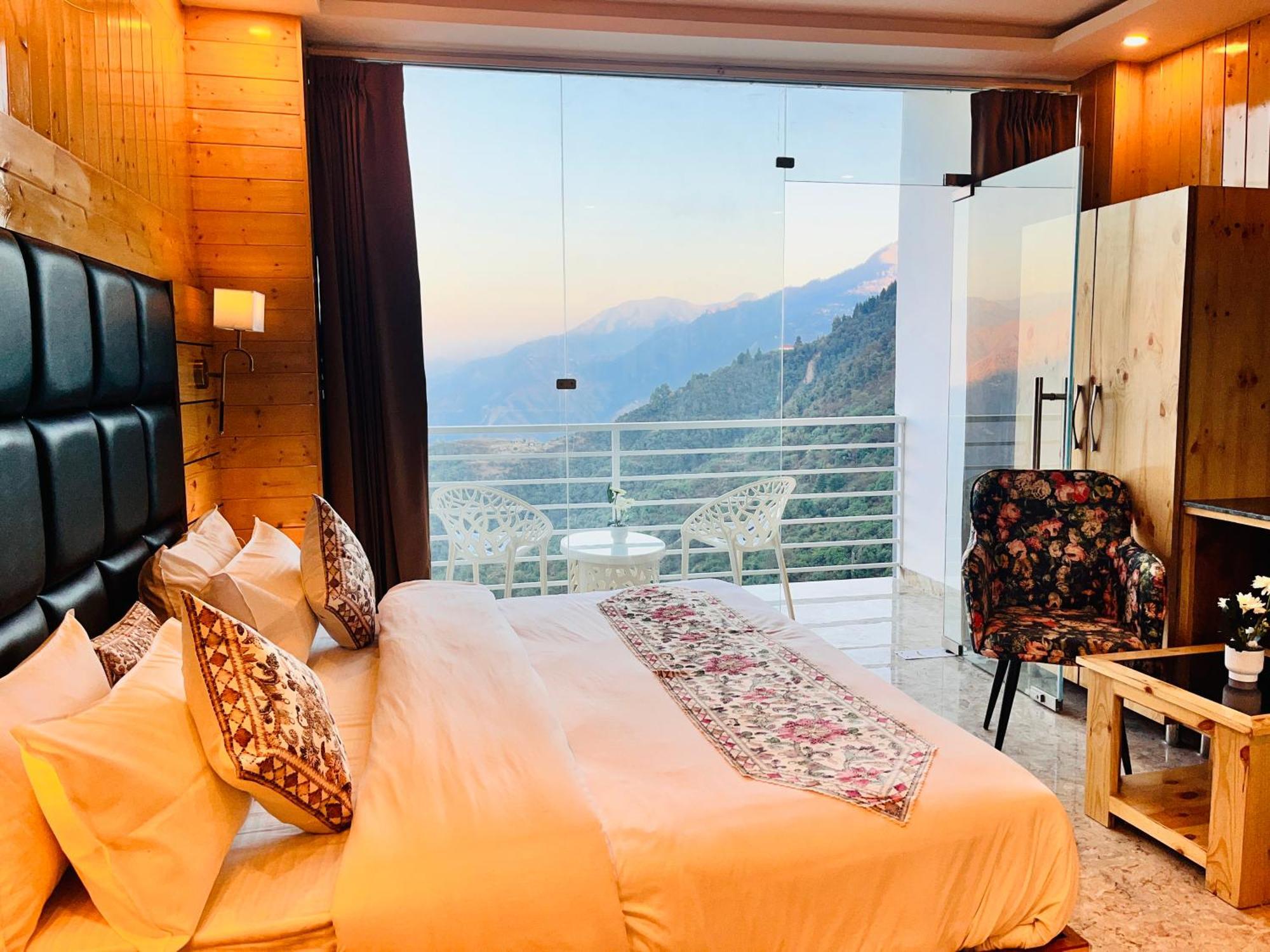 Hotel Classic Crown - #Scenic Mountain View #Open Terrace #Parking #Premium Rooms With Balcony #Guest Preferred #Best Selling Hotel In Mussoorie Exteriér fotografie
