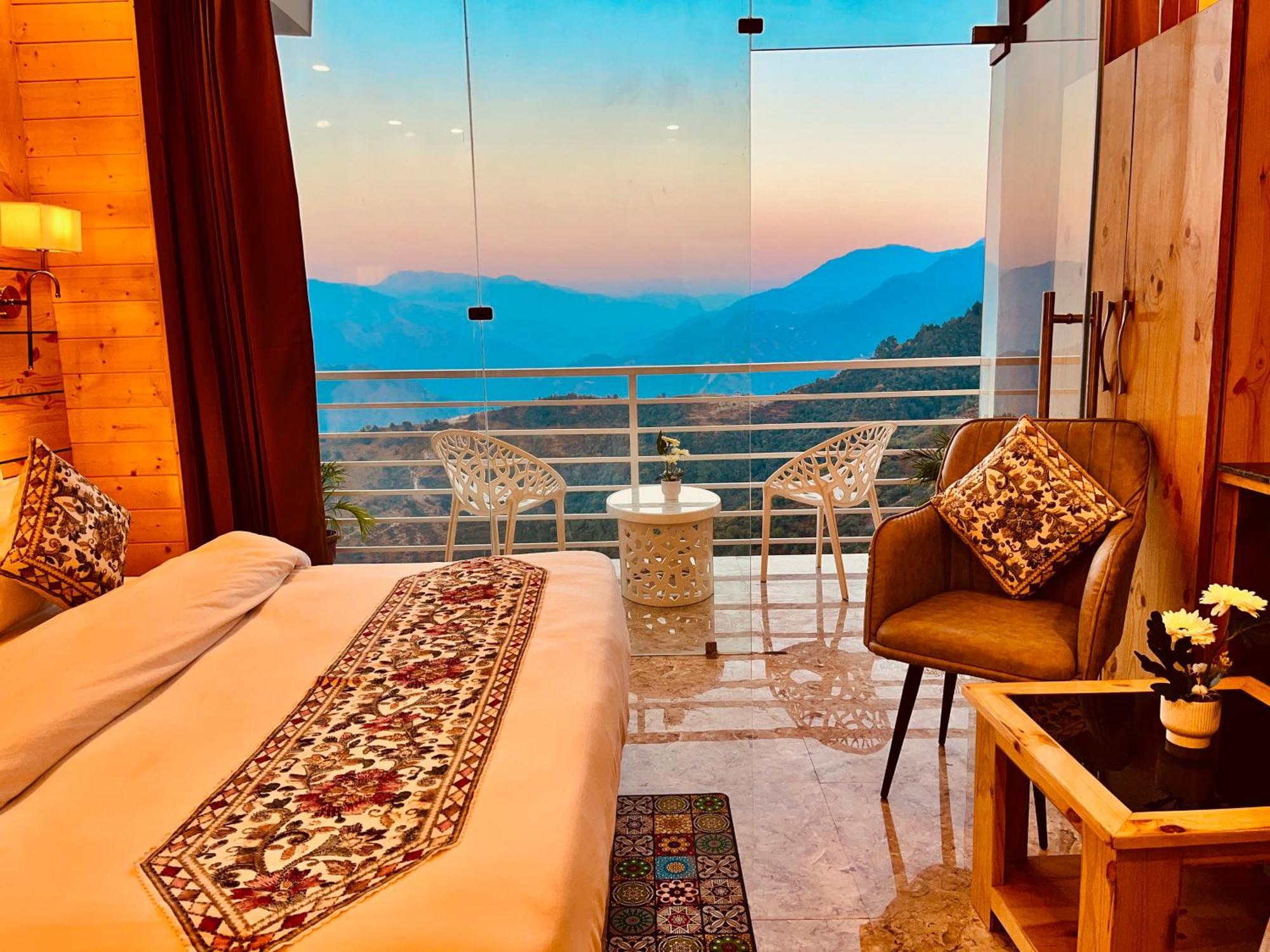 Hotel Classic Crown - #Scenic Mountain View #Open Terrace #Parking #Premium Rooms With Balcony #Guest Preferred #Best Selling Hotel In Mussoorie Exteriér fotografie