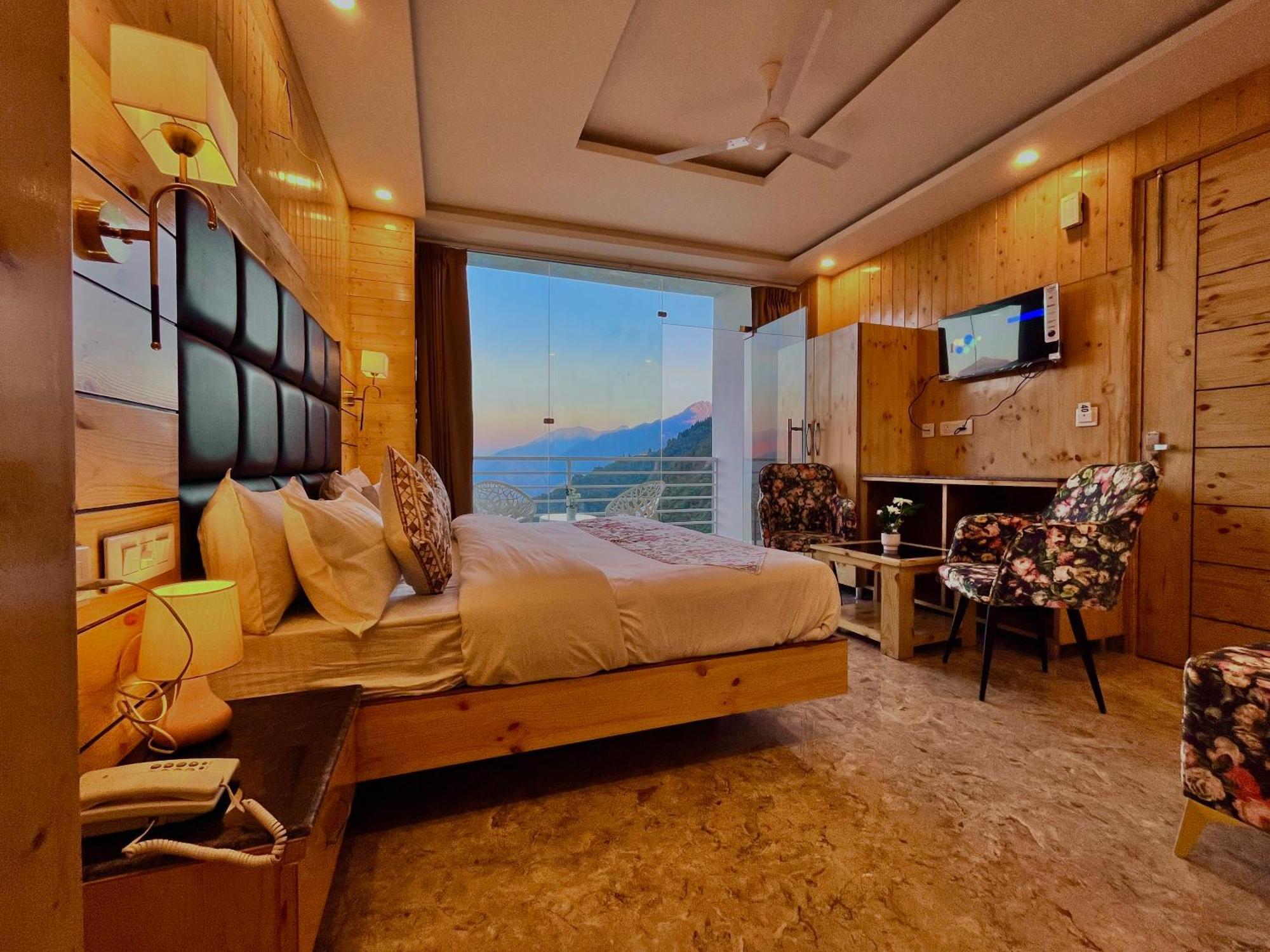 Hotel Classic Crown - #Scenic Mountain View #Open Terrace #Parking #Premium Rooms With Balcony #Guest Preferred #Best Selling Hotel In Mussoorie Exteriér fotografie