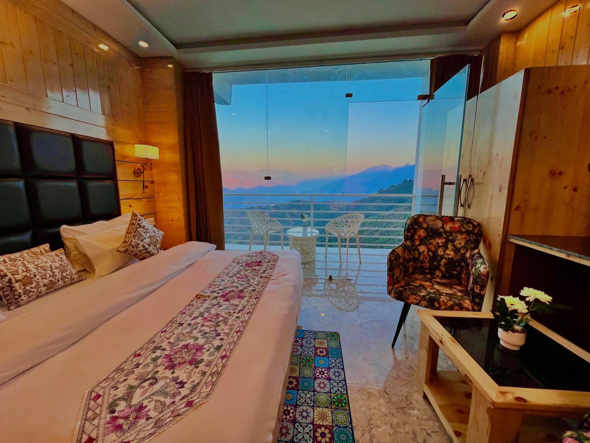 Hotel Classic Crown - #Scenic Mountain View #Open Terrace #Parking #Premium Rooms With Balcony #Guest Preferred #Best Selling Hotel In Mussoorie Exteriér fotografie