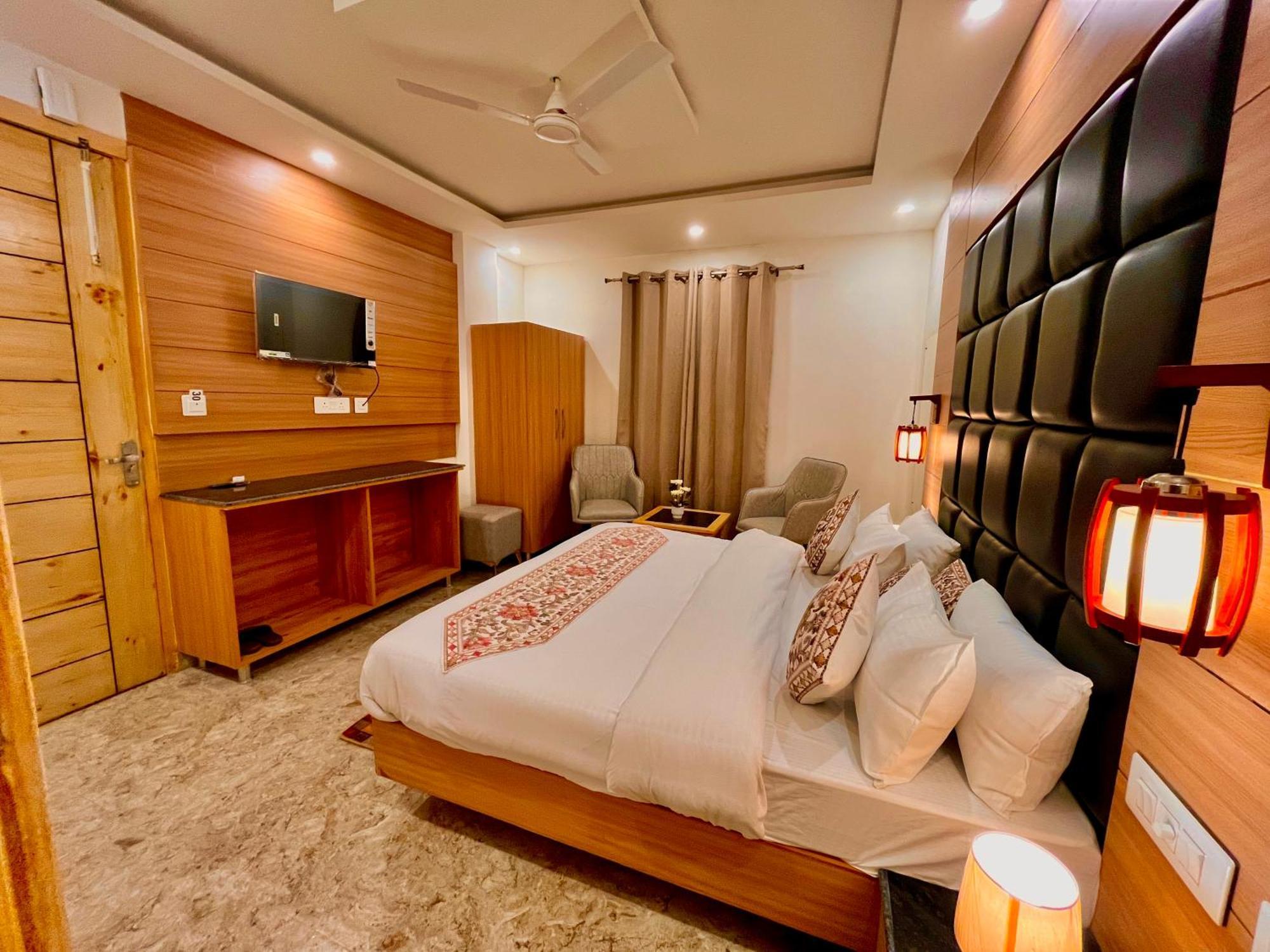 Hotel Classic Crown - #Scenic Mountain View #Open Terrace #Parking #Premium Rooms With Balcony #Guest Preferred #Best Selling Hotel In Mussoorie Exteriér fotografie