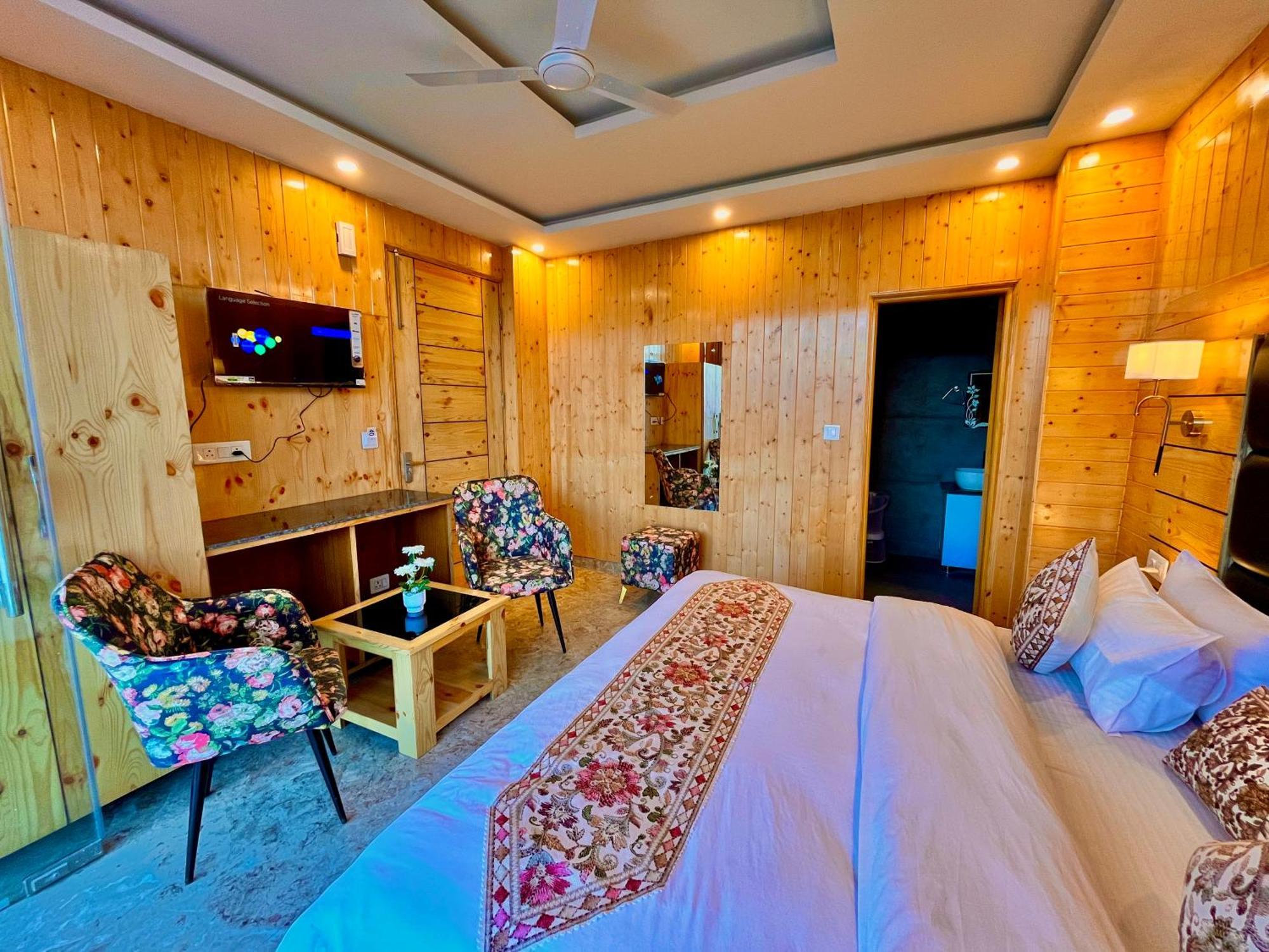 Hotel Classic Crown - #Scenic Mountain View #Open Terrace #Parking #Premium Rooms With Balcony #Guest Preferred #Best Selling Hotel In Mussoorie Exteriér fotografie