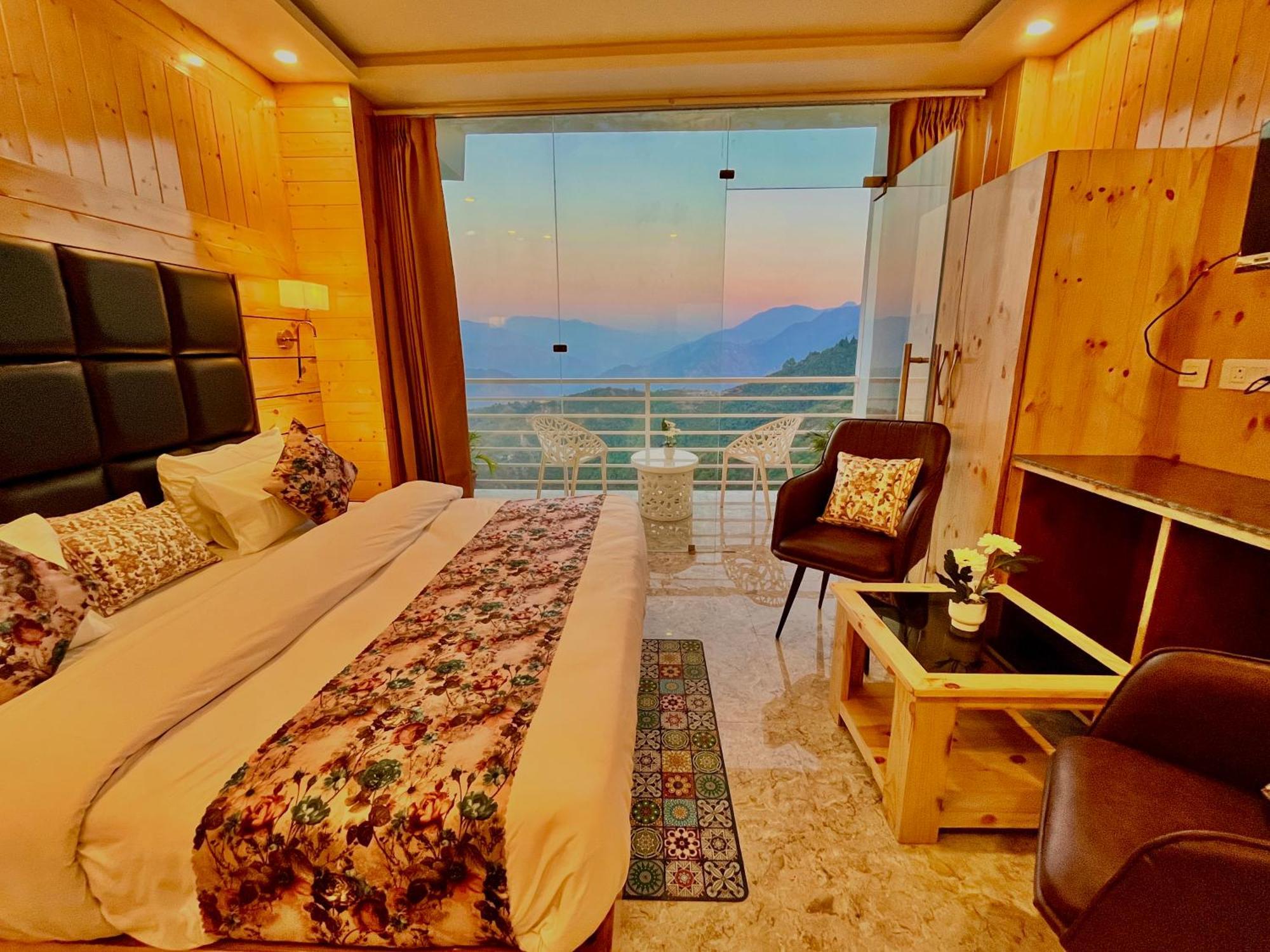 Hotel Classic Crown - #Scenic Mountain View #Open Terrace #Parking #Premium Rooms With Balcony #Guest Preferred #Best Selling Hotel In Mussoorie Exteriér fotografie