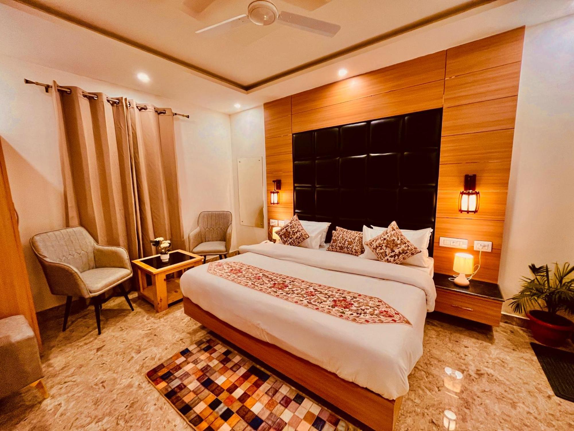 Hotel Classic Crown - #Scenic Mountain View #Open Terrace #Parking #Premium Rooms With Balcony #Guest Preferred #Best Selling Hotel In Mussoorie Exteriér fotografie