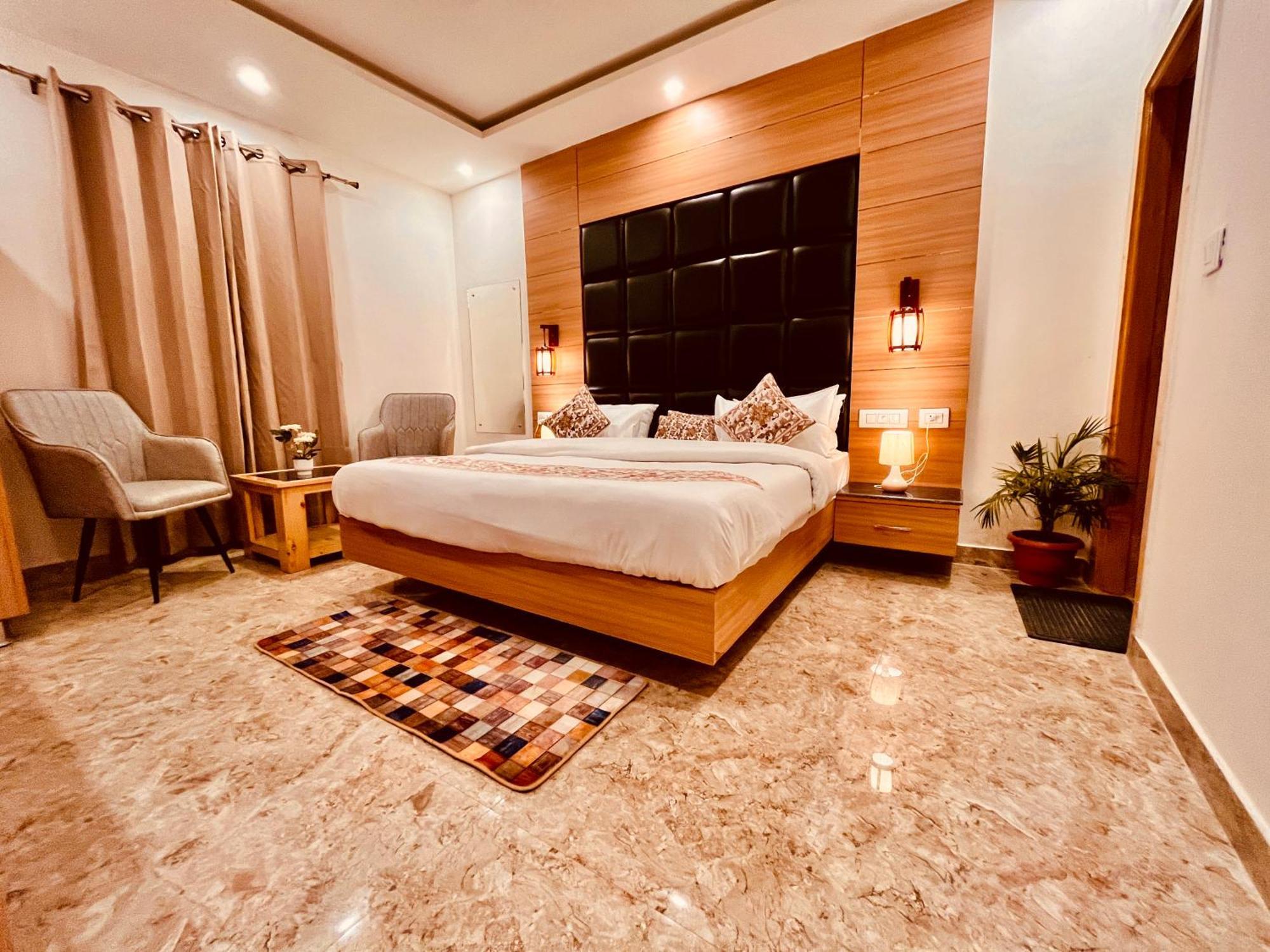Hotel Classic Crown - #Scenic Mountain View #Open Terrace #Parking #Premium Rooms With Balcony #Guest Preferred #Best Selling Hotel In Mussoorie Exteriér fotografie
