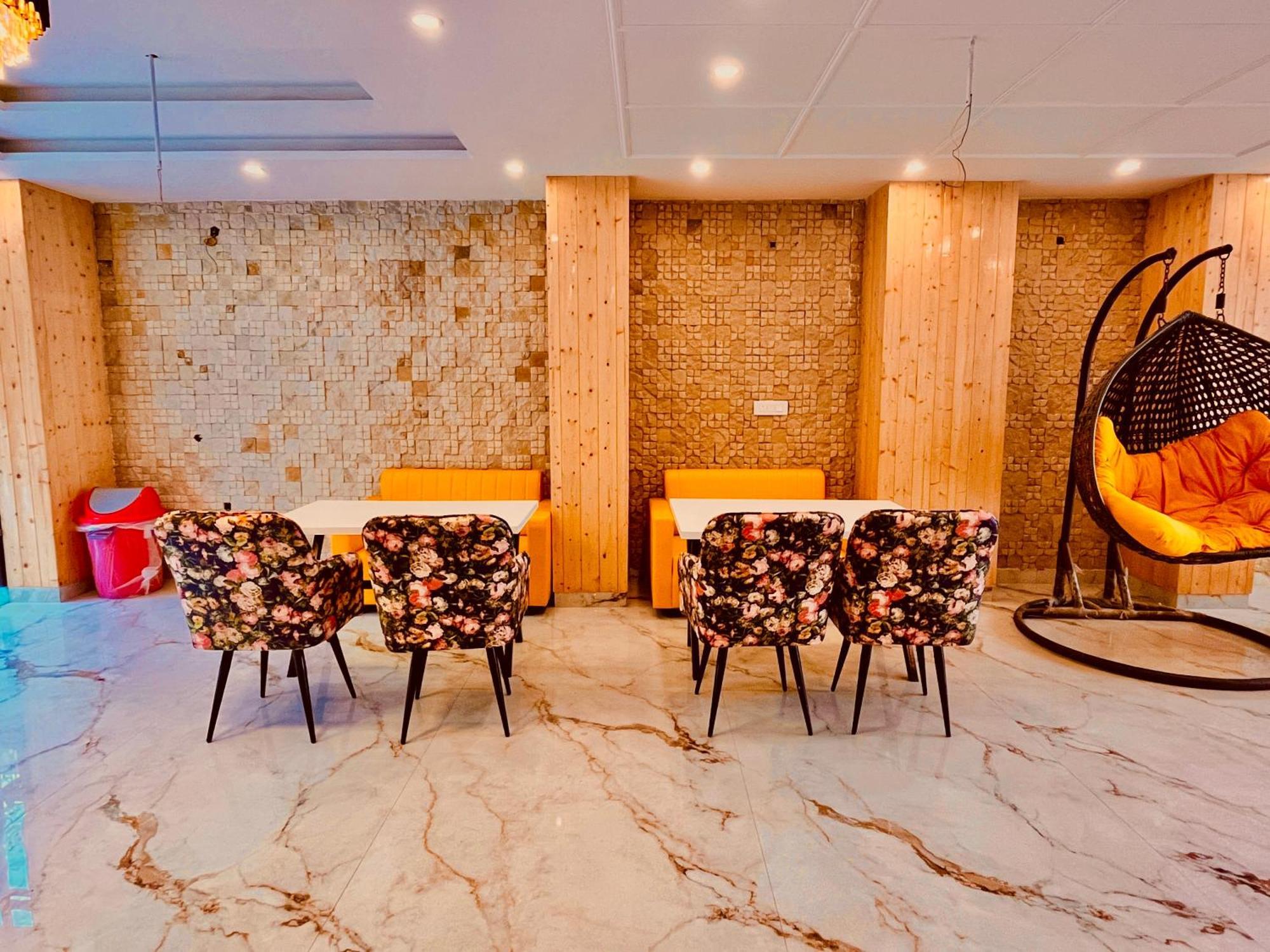 Hotel Classic Crown - #Scenic Mountain View #Open Terrace #Parking #Premium Rooms With Balcony #Guest Preferred #Best Selling Hotel In Mussoorie Exteriér fotografie