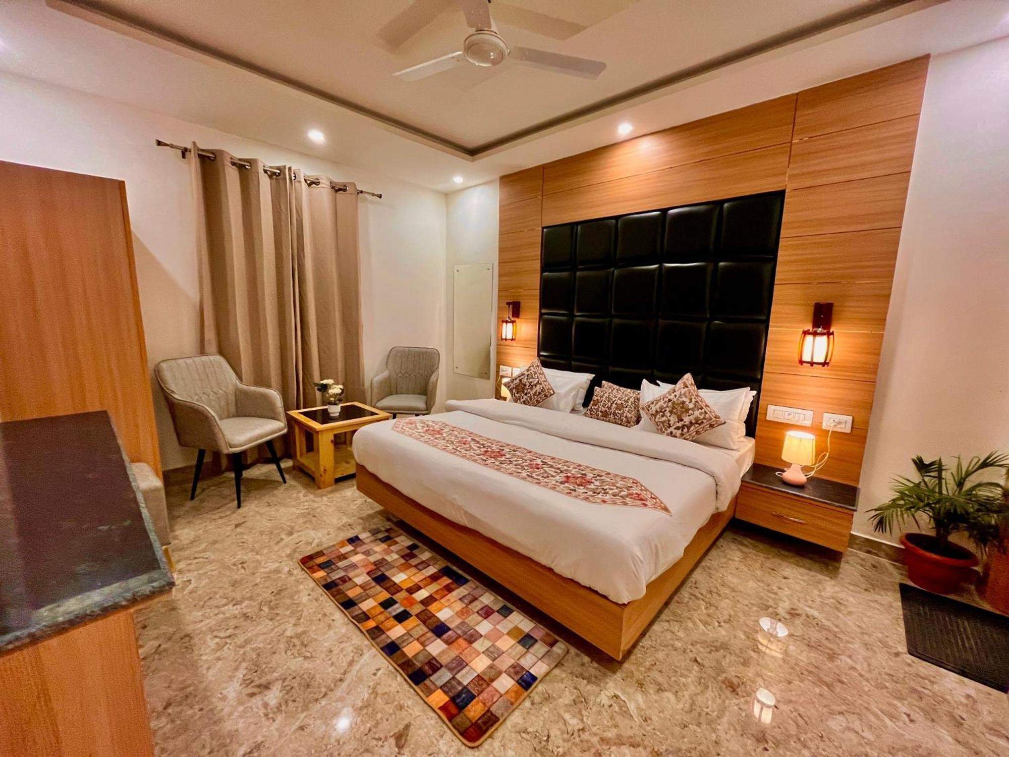Hotel Classic Crown - #Scenic Mountain View #Open Terrace #Parking #Premium Rooms With Balcony #Guest Preferred #Best Selling Hotel In Mussoorie Exteriér fotografie