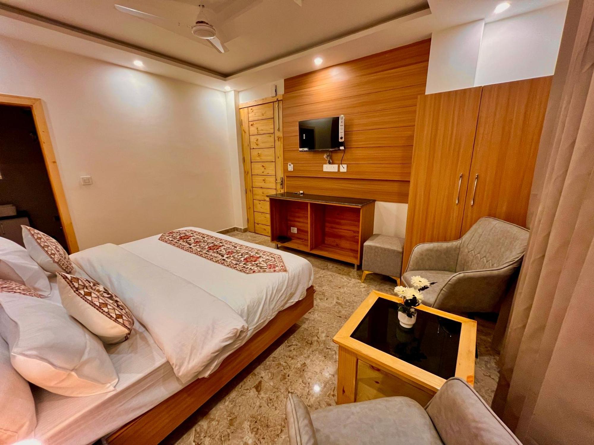 Hotel Classic Crown - #Scenic Mountain View #Open Terrace #Parking #Premium Rooms With Balcony #Guest Preferred #Best Selling Hotel In Mussoorie Exteriér fotografie