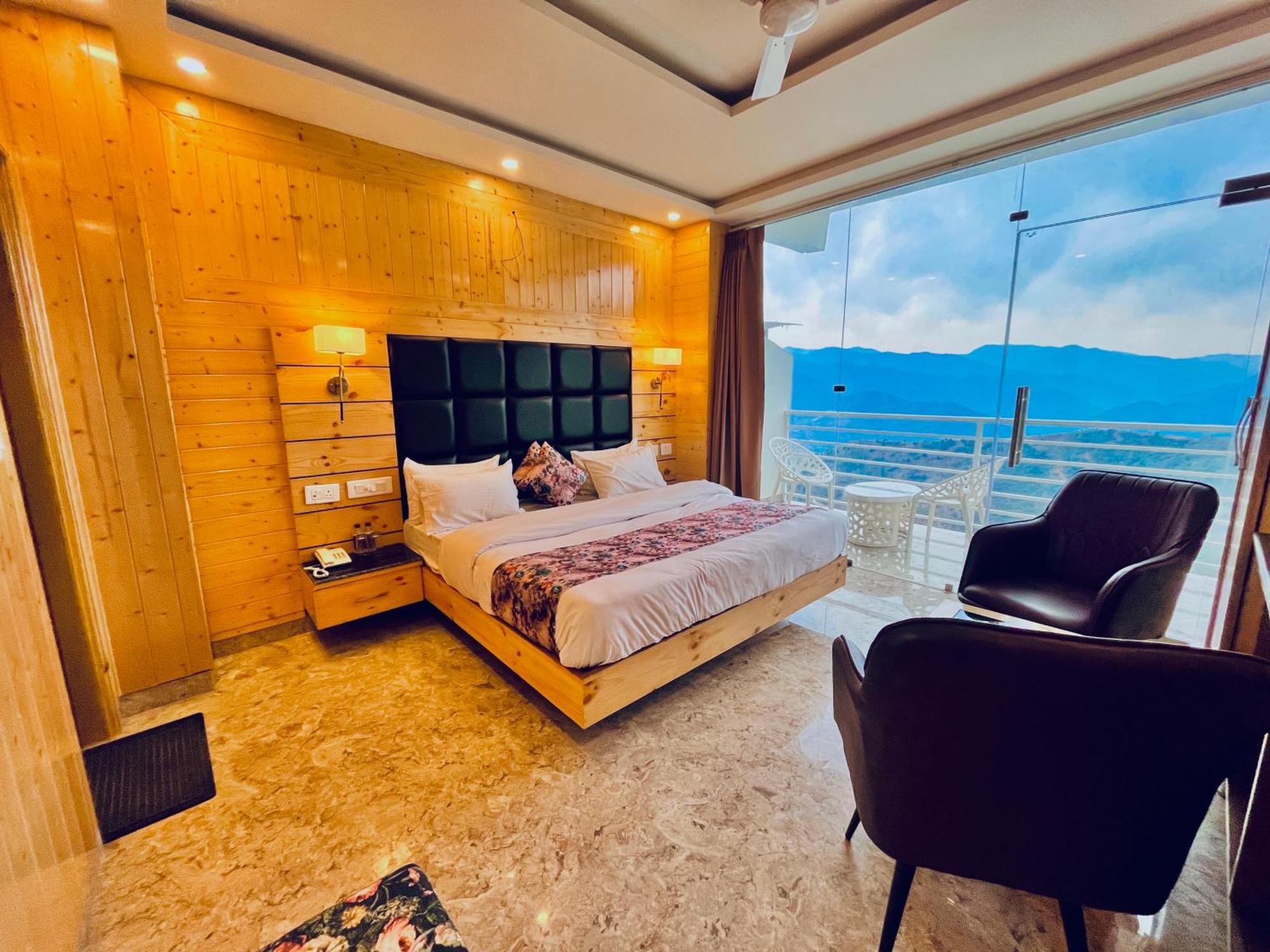 Hotel Classic Crown - #Scenic Mountain View #Open Terrace #Parking #Premium Rooms With Balcony #Guest Preferred #Best Selling Hotel In Mussoorie Exteriér fotografie