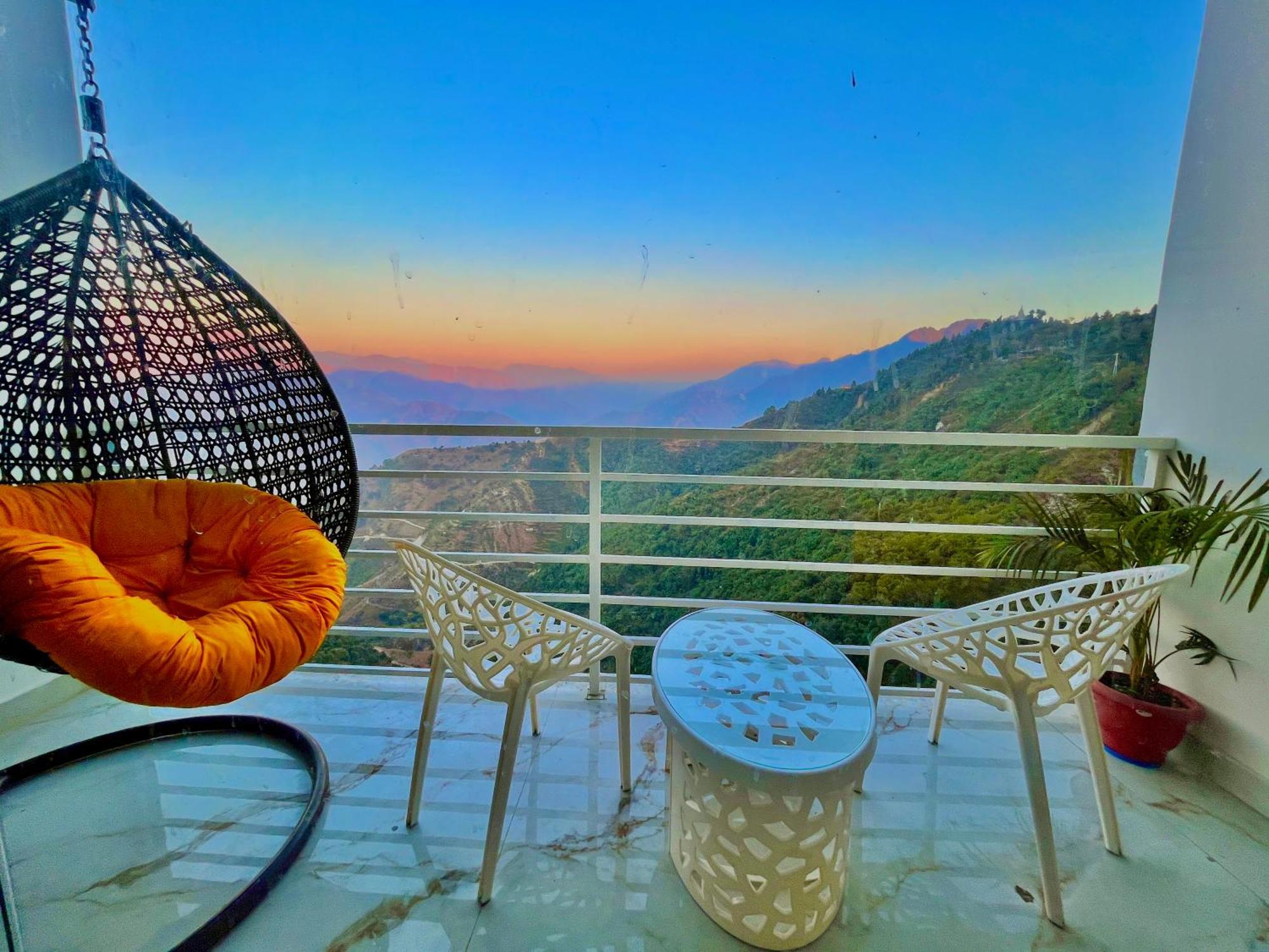Hotel Classic Crown - #Scenic Mountain View #Open Terrace #Parking #Premium Rooms With Balcony #Guest Preferred #Best Selling Hotel In Mussoorie Exteriér fotografie
