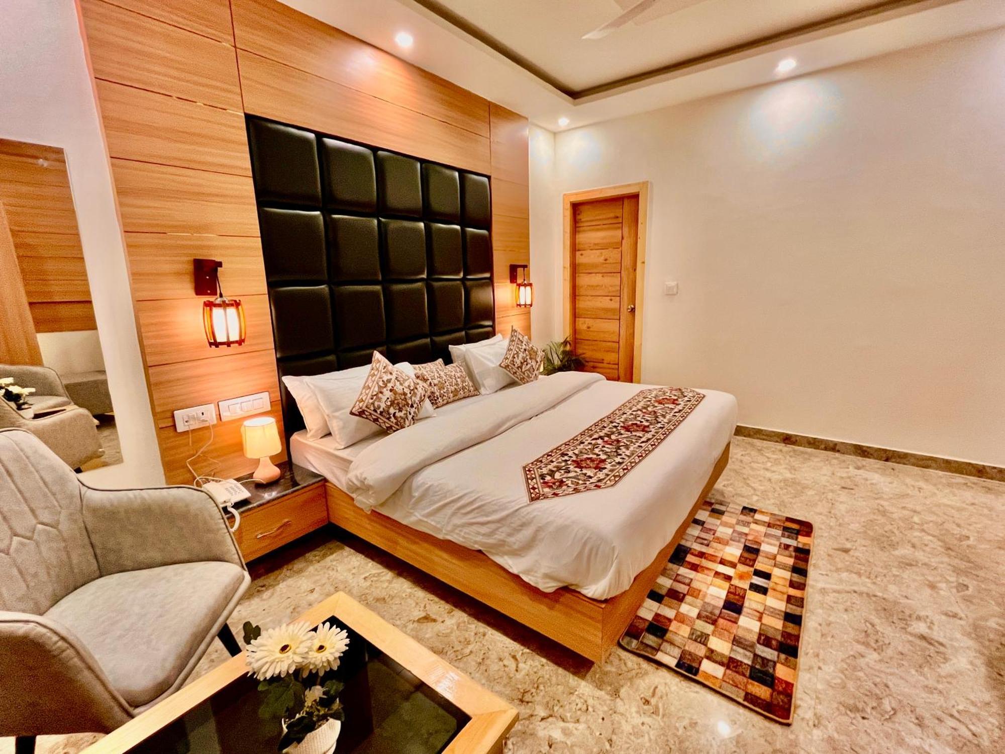 Hotel Classic Crown - #Scenic Mountain View #Open Terrace #Parking #Premium Rooms With Balcony #Guest Preferred #Best Selling Hotel In Mussoorie Exteriér fotografie