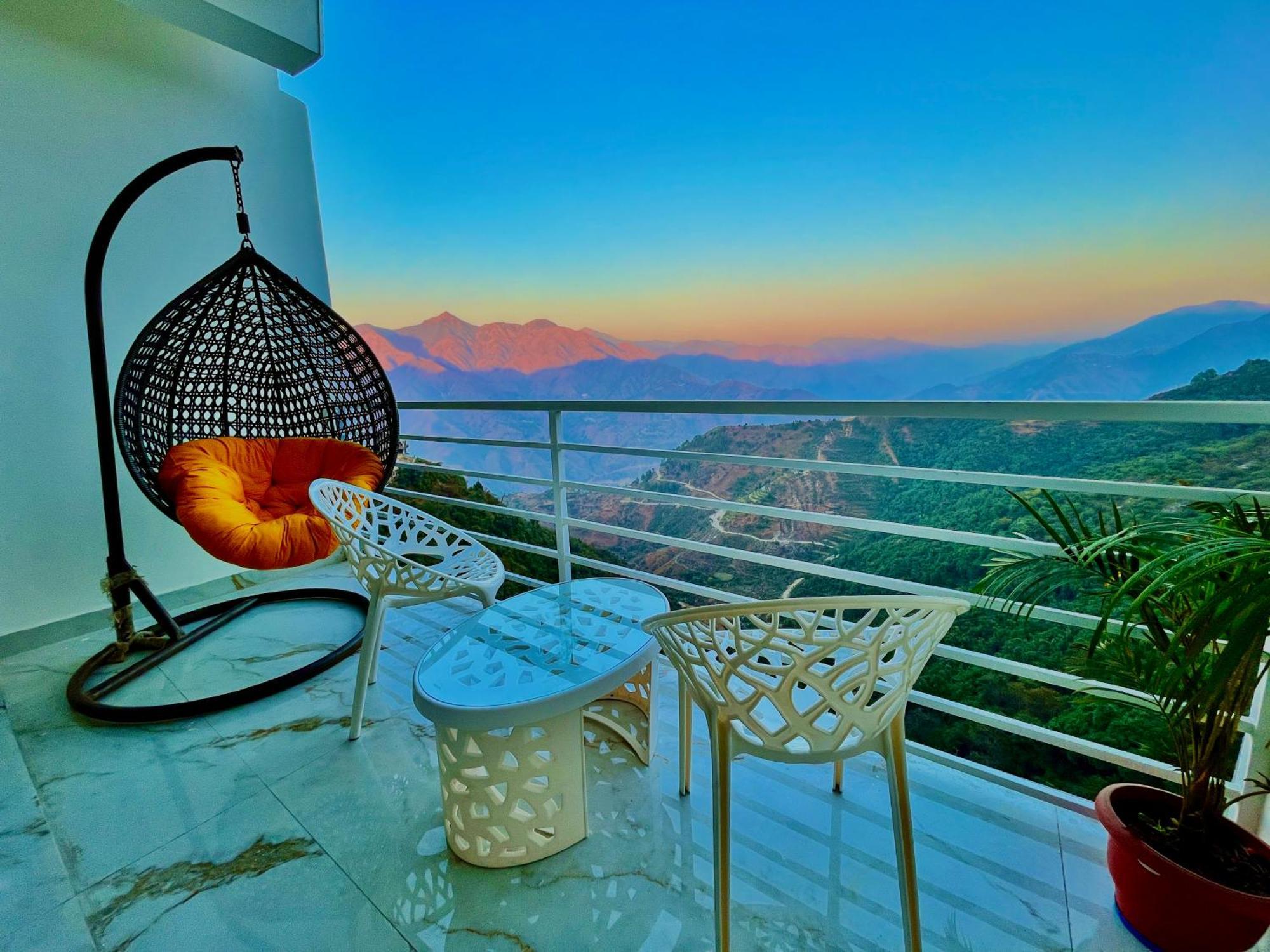 Hotel Classic Crown - #Scenic Mountain View #Open Terrace #Parking #Premium Rooms With Balcony #Guest Preferred #Best Selling Hotel In Mussoorie Exteriér fotografie