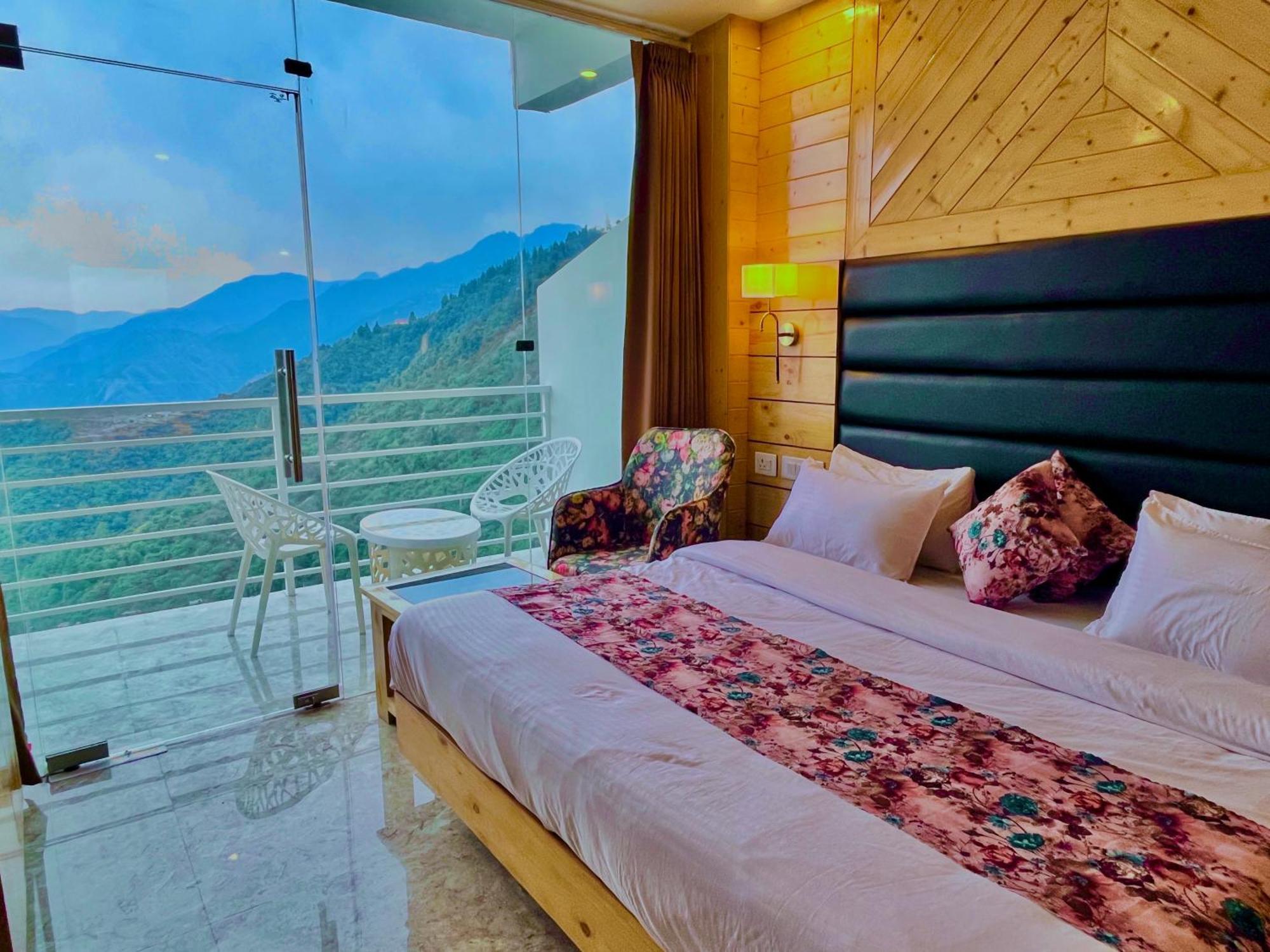 Hotel Classic Crown - #Scenic Mountain View #Open Terrace #Parking #Premium Rooms With Balcony #Guest Preferred #Best Selling Hotel In Mussoorie Exteriér fotografie