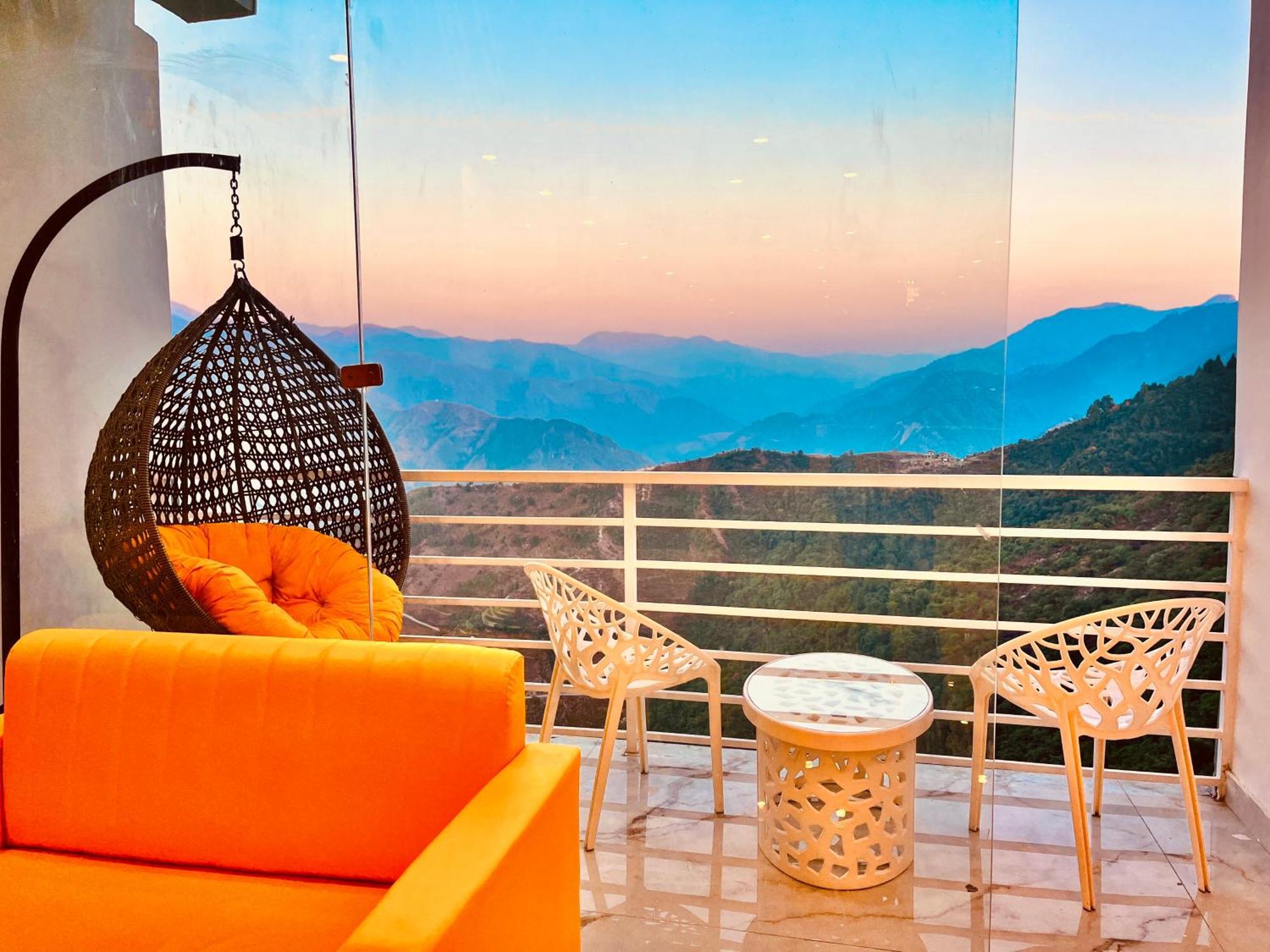 Hotel Classic Crown - #Scenic Mountain View #Open Terrace #Parking #Premium Rooms With Balcony #Guest Preferred #Best Selling Hotel In Mussoorie Exteriér fotografie