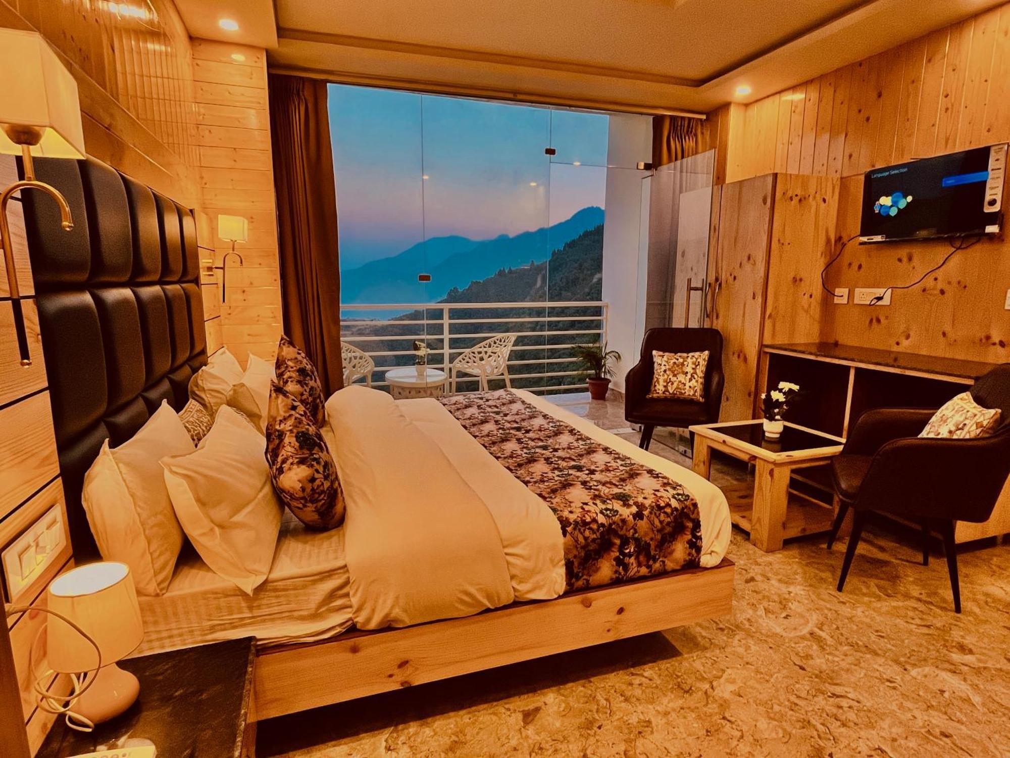 Hotel Classic Crown - #Scenic Mountain View #Open Terrace #Parking #Premium Rooms With Balcony #Guest Preferred #Best Selling Hotel In Mussoorie Exteriér fotografie